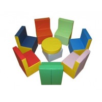 Разноцветная мебель для игровых комнат